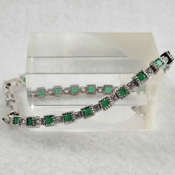 Emerald Tennis Bracelet - Picture 9 of 10